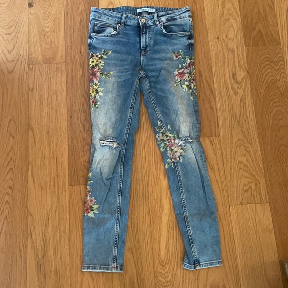 Zara Denim - Zara Painted Flower Cropped Jeans size 4